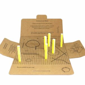 Caja abierta del juego de construcción Mizar con sus piezas